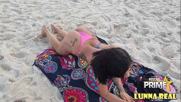 Sehen Sie sich Perverser Fischer fängt Teen am Copacabana-Strandwarme Videos an