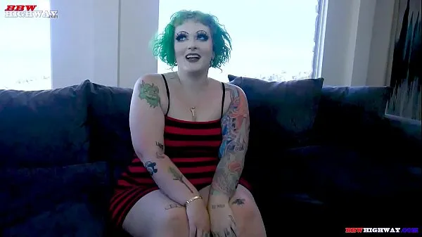 Tonton big butt Goth Pawg Vicky Vixen debuts on Video hangat