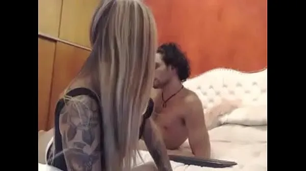 Přehrát Slutty Argent Blonde zajímavá videa