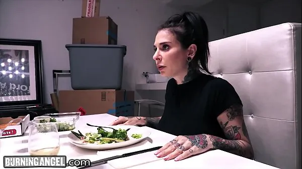 Sehen Sie sich BurningAngel Smokin 'Hot Joanna Angel kann nicht aufhören, sich selbst hart zu fingernwarme Videos an