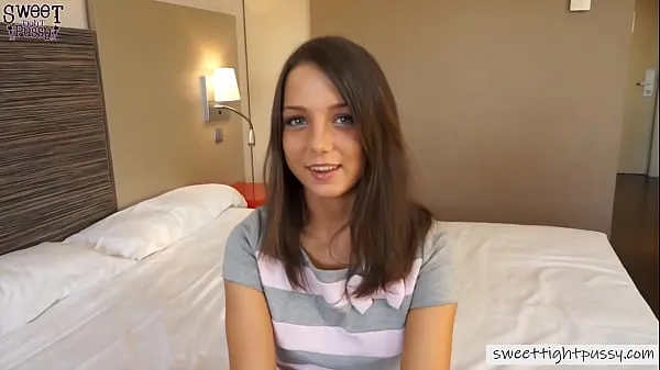 Se Teen Babe First Anal Adventure Goes Really Rough varme videoer