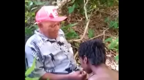 Assista Jovem gravou na selva vídeos quentes