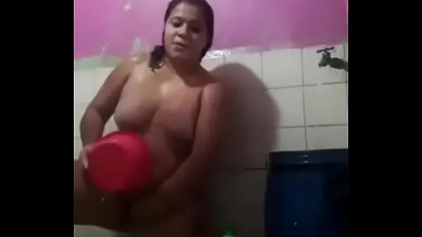 Tonton Danyela from Guatemala bathing Video hangat