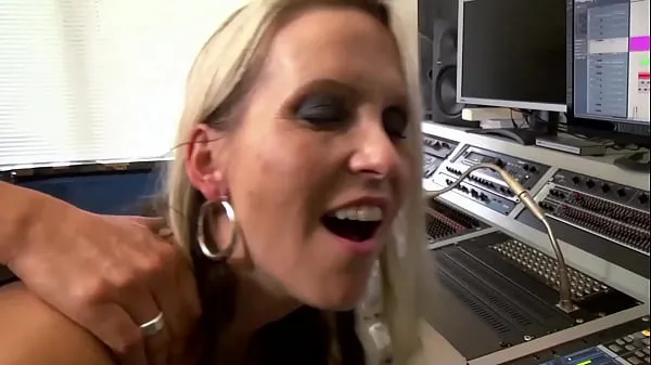 Sıcak Videolar Julia milks the hot cock izleyin