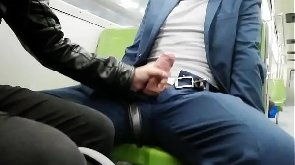 Guarda Andando in metropolitana con un ragazzo imbarazzato video caldi