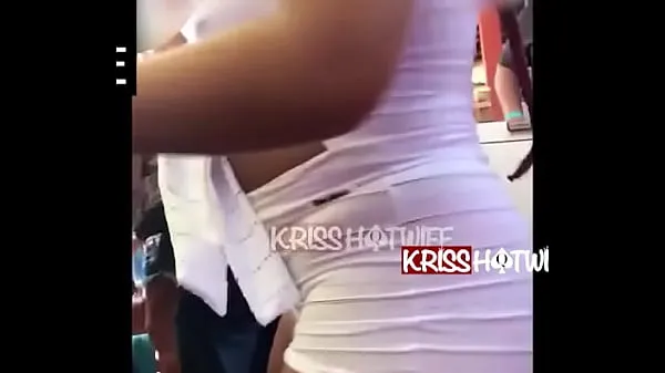Pozrite si Kriss Hotwife Well Exhibiting At The Bar With Sheer Clothes zaujímavé videá