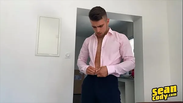 Regardez Euro Stud (Thony) Grey fournit une grosse charge après beaucoup de bordures et couvre ses abdos de sperme - Sean Cody vidéos chaleureuses