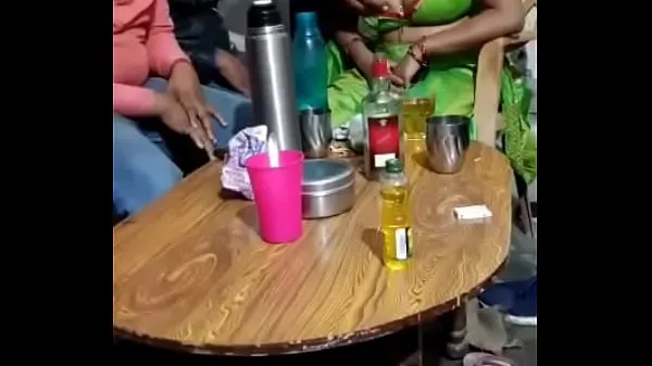 دیکھیں Indian guys having some fun with randi گرم ویڈیوز