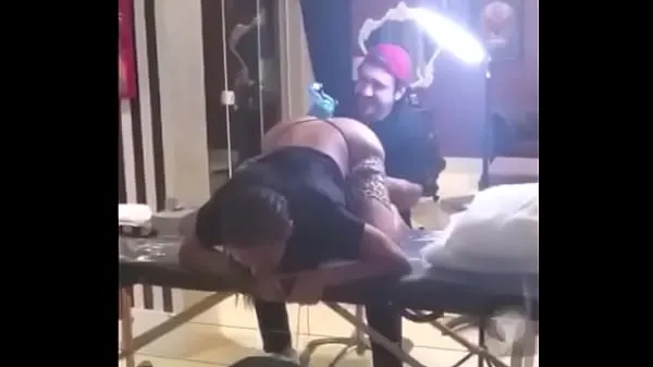 Mira Anitta tatuándose el cu cálidos videos