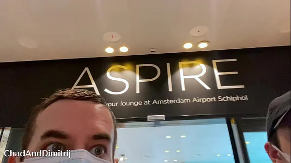 Katso risky public blowjob in the Amsterdam Schiphol Airport toilets with facial lämmintä videota