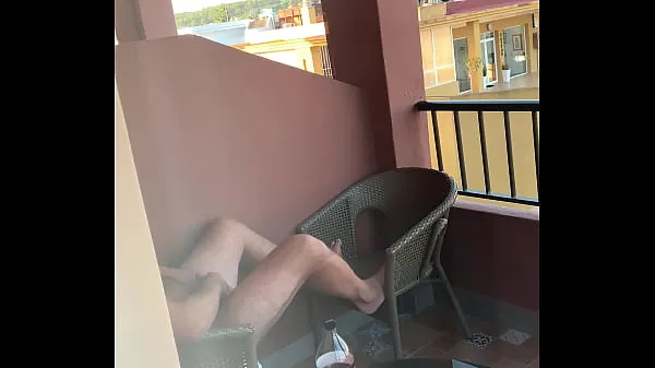 Katso Caught me wanking on balcony lämmintä videota