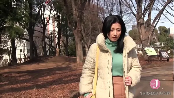 Regardez Une milf japonaise insatisfaite avec un corps glamour se satisfait avec des jouets sexuels vidéos chaleureuses