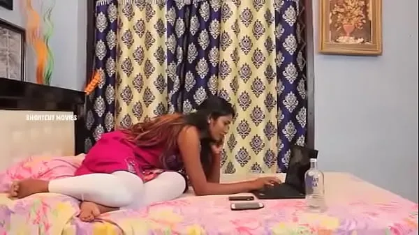 Titta på Hot desi legging aunty enjoying varma videor