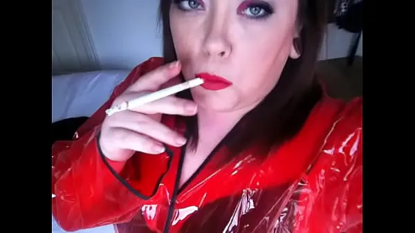 观看Fat UK Slut In PVC Mac Smoking温馨视频