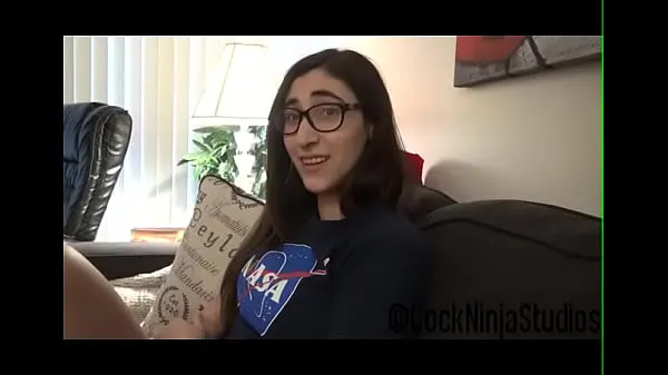 Assista Nerdy Little Step Sister chantageada para sexo para uma viagem ao acampamento espacial - Addy Shepherd vídeos quentes