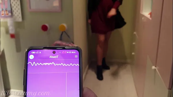 Sıcak Videolar Public Remote Vibrator In the Mall - I control the pussy with lush - MissCreamy izleyin
