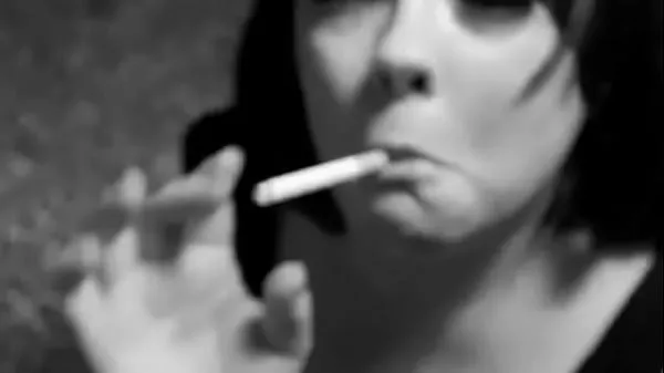 Παρακολουθήστε Chubby Mistress Tina Snua Chain Smokes 2 Lucky Strike Cigarettes - Smoking Fetish ζεστά βίντεο