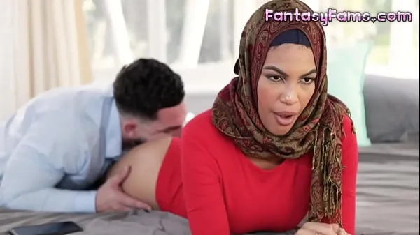 دیکھیں Fucking Muslim Converted Stepsister With Her Hijab On - Maya Farrell, Peter Green - Family Strokes گرم ویڈیوز