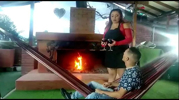 观看當我的妻子喝完一杯酒後沒有來餐廳的浪漫晚餐時，頑皮的女服務員無限制地給了我她的陰戶温馨视频