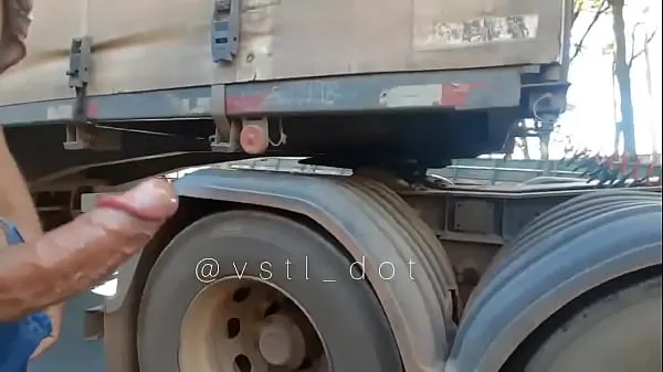 Regardez sucer le chauffeur de camion vidéos chaleureuses