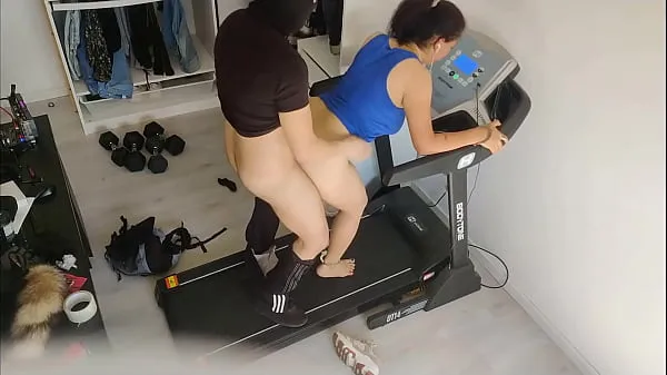 Se cuckold with a thief in an treadmill, he handcuffed me and made me his slave varme videoer