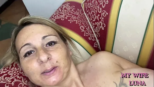 Mira Luna la mejor milf italiana siempre dispuesta a disfrutar de una buena polla grande y saborear su semen cálidos videos