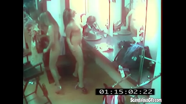 Se Lesbian Girls gets horny caught on Camera varme videoer