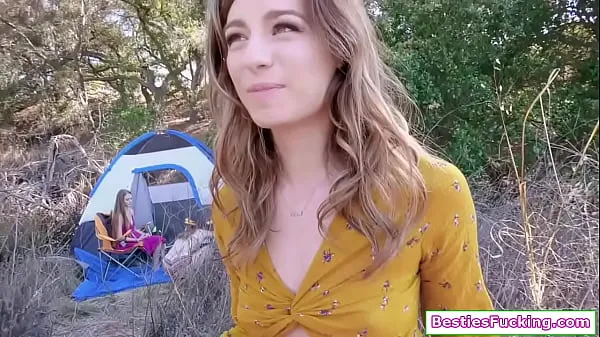 Přehrát Teen babe sharing her guy with her bffs zajímavá videa