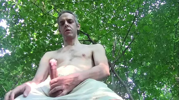 Se I am discovered by strangers while jerking my cock, shirtless, in the public park varme videoer