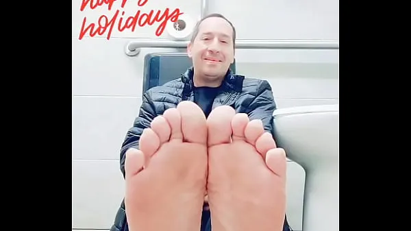 Regardez BIGGBUTT2XL'S SHOWS HIS FEET AT ROYAL FARMS STORE DEPTFORD NEW JERSEY (CHECK MY PROFILE TO MEET vidéos chaleureuses