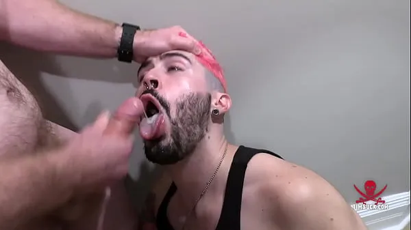 شاهد مقاطع فيديو دافئة Uncut fucks throat