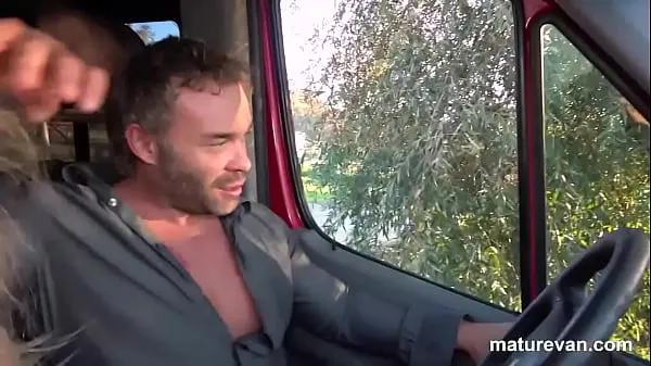 شاهد مقاطع فيديو دافئة His first Mature Pussy in a Van