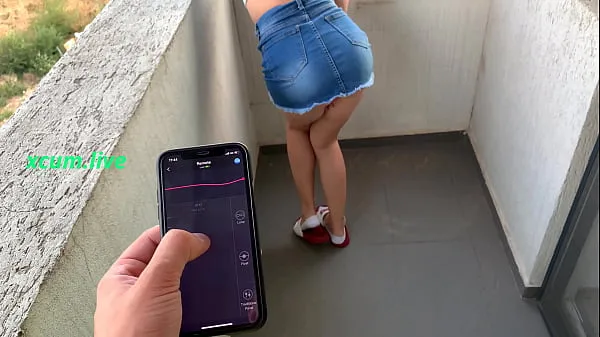 Oglądaj Controlling vibrator by step brother in public places ciepłe filmy