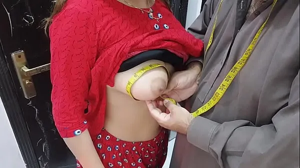Bekijk Desi indian Village Wife,s Ass Hole Fucked By Tailor In Exchange Of Her Clothes Stitching Charges Very Hot Clear Hindi Voice warme video's