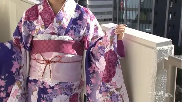 Regardez Rei Kawashima Présentation d'un nouveau travail de "Kimono", une catégorie spéciale de la série de collection de modèles populaires car il s'agit d'un seijin-shiki 2013 ! Rei Kawashima appar vidéos chaleureuses