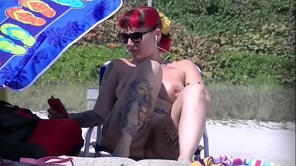 Katso EW Morgan LaRue - This is her 1st time at a clothing optional beach and she teased voyeurs and nudist while hubby is not around lämmintä videota