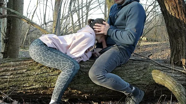 观看紅婊子在她丈夫不在的時候在森林裡吮吸我的雞巴温馨视频