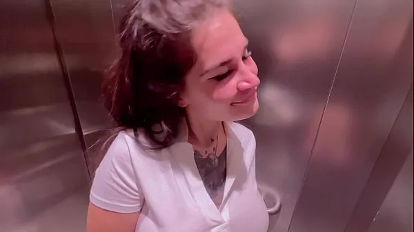 Se Beautiful girl Instagram blogger sucks in the elevator of the store and gets a facial varme videoer