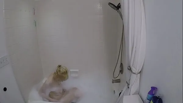 Annie Archer , and Shower POV 3따뜻한 동영상 보기