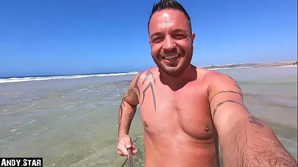 Guarda ANDY STAR IN VACANZA E SCOPA ALL'APERTO video caldi