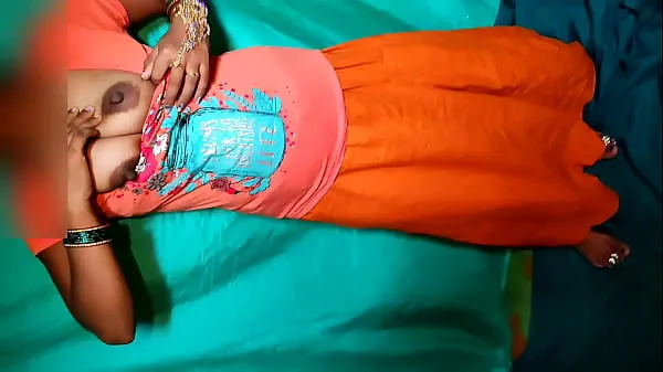 Oglejte si Choti sister-in-law's first time skirt in Hindi voice fiercely toplih videoposnetkov