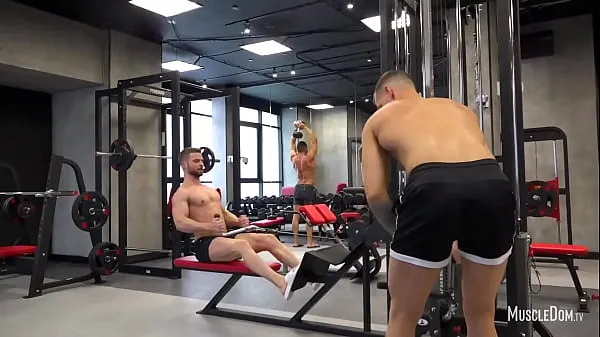 Watch Naked gym muscle pump warm Videos