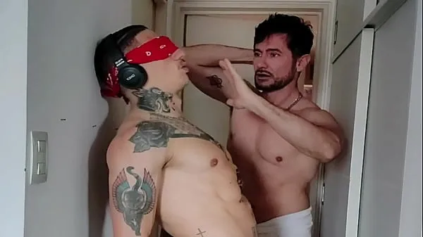 Bekijk Cheating on my Monstercock Roommate - with Alex Barcelona - NextDoorBuddies Caught Jerking off - HotHouse - Caught Crixxx Naked & Start Blowing Him warme video's