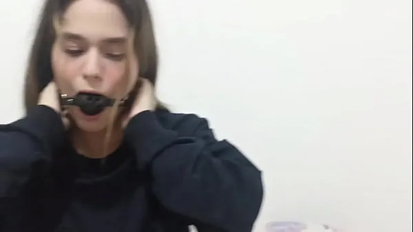 Assista Minha meia-irmã está entediada e eu brinco com ela até transar com ela (parte 1 vídeos quentes