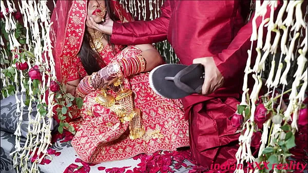 Bekijk Indian marriage honeymoon XXX in hindi warme video's