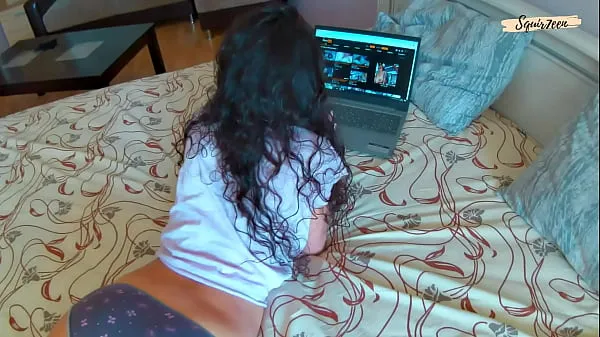 Посмотрите Возбужденную девушку трахнул ее отчим до мощного сквирта теплые видео