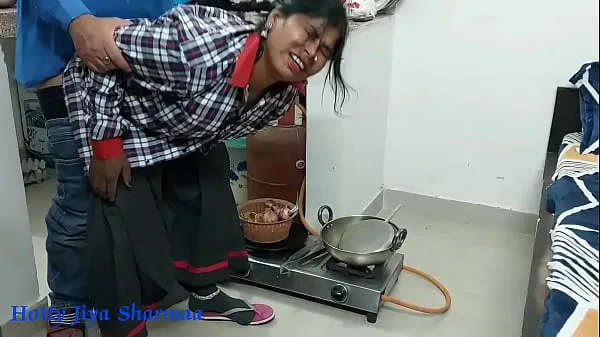 Oglejte si Indian doggystyle fucking with hot girl in kitchen toplih videoposnetkov