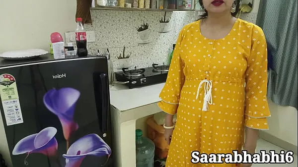 Tonton hot Indian stepmom got caught with condom before hard fuck in closeup in Hindi audio. HD sex video Video hangat