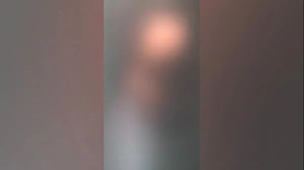 观看大屁股拉丁妻子喜欢在她丈夫工作时和她的邻居做爱温馨视频