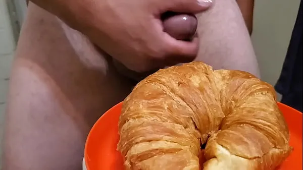 Sıcak Videolar Making some Cum cream for my Croissant izleyin